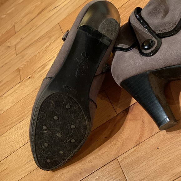 Cute little booties! - Picture 5 of 5